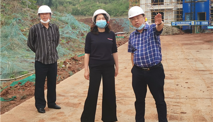 市國資委副主任張力到興學(xué)商務(wù)中心調(diào)研項目建設(shè)、疫情防控工作