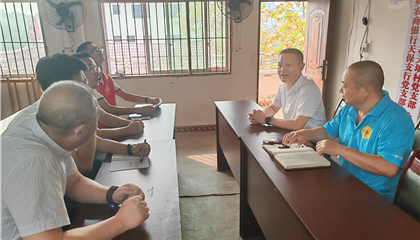 向誠率隊到聯(lián)系村宣講黨的二十屆三中全會、省委十二屆六次全會精神并調(diào)研督導駐村幫扶工作